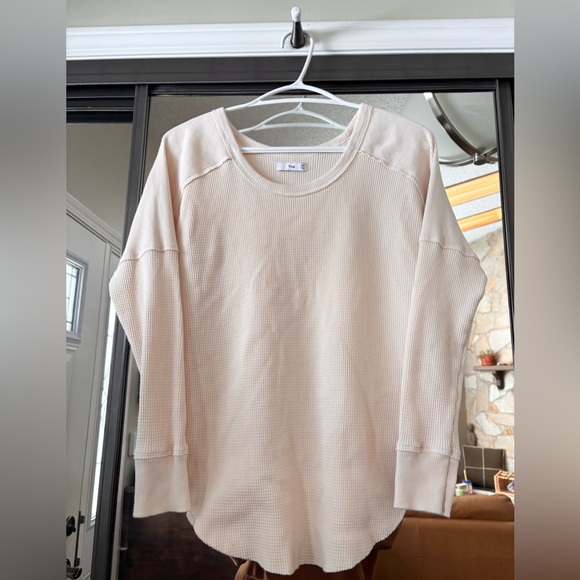 Aritzia Tops - Aritzia Sweatshirt